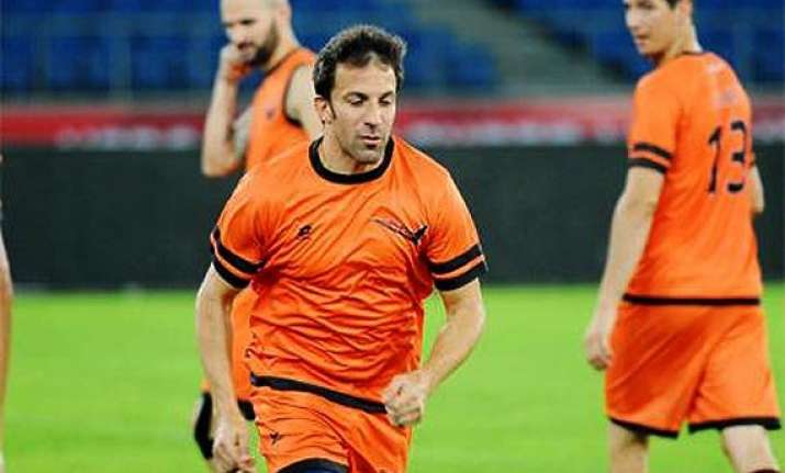 isl delhi dynamos share honours with fc pune city
