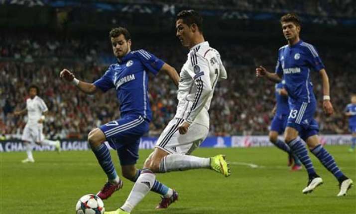 real madrid loses 4 3 to schalke but advances in champions