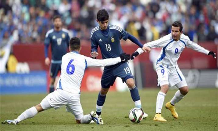 argentina without messi beats el salvador 2 0