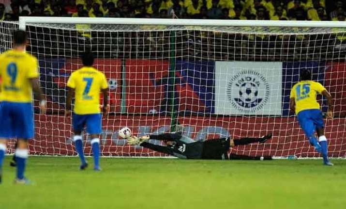 delhi dynamos pip kerala blasters 1 0 to move upto 2nd place