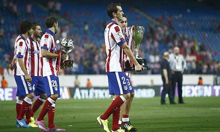 liga bbva atletico madrid hangs on to beat promoted eibar 2