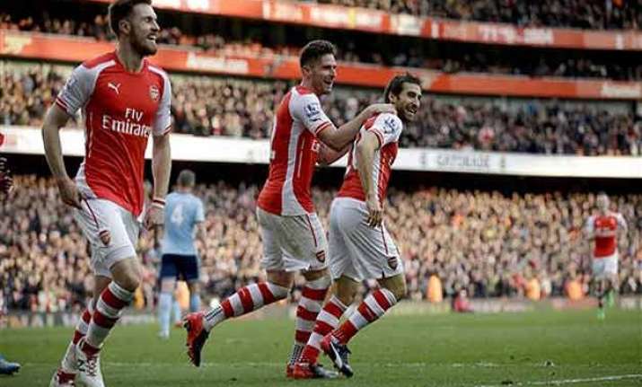 epl giroud scores assists in arsenal s 3 0 win over west ham