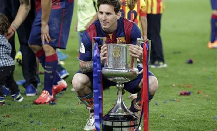 lionel messi gets 2 to lead barcelona past bilbao 3 1 in