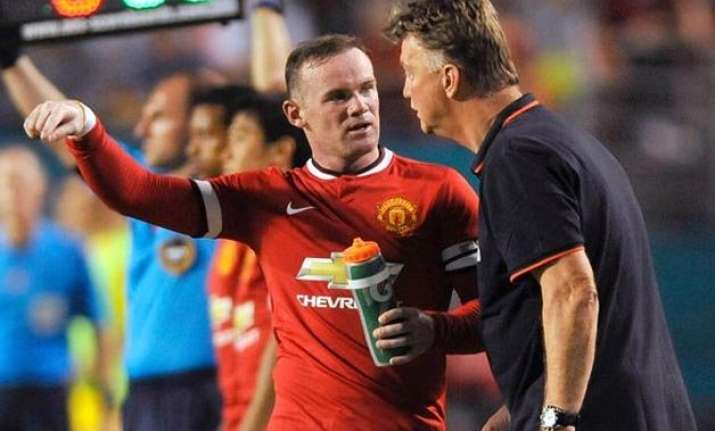man united players at fault for bad form not coach van gaal