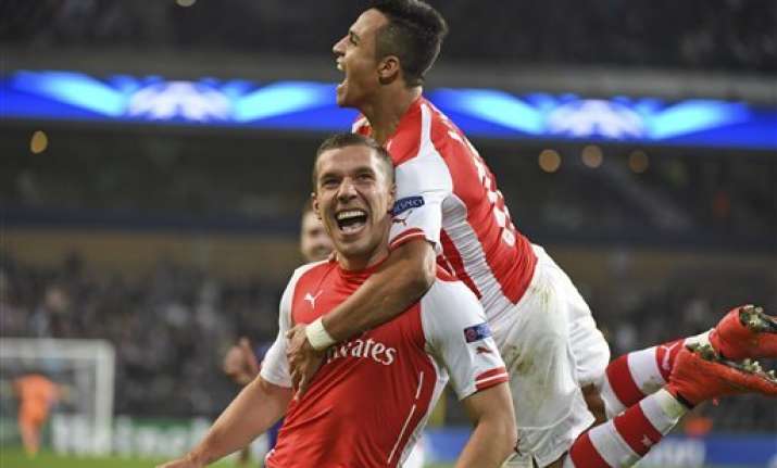 arsenal beats anderlecht 2 1 to stay 2nd in group