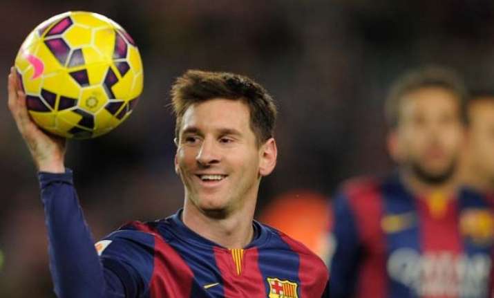 lionel messi leads barcelona to easy 4 0 win over granada
