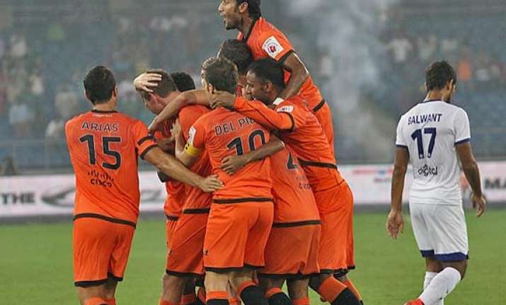 isl delhi dynamos drub chennaiyin 4 1 on a night of
