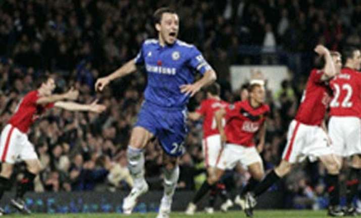 chelsea beat manchester united 1 0 to go 5 points clear