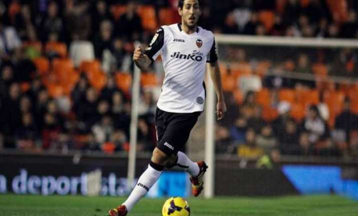 valencia beats deportivo 2 0 to move 3rd in spanish league