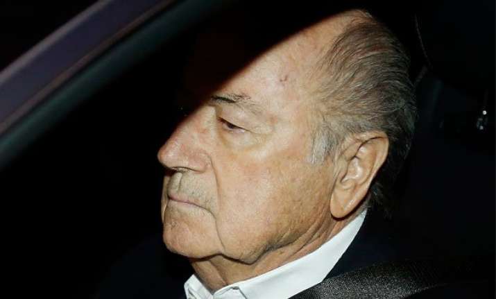 sepp blatter defies calls from fifa sponsors to quit