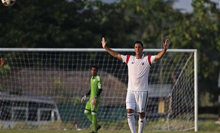 isl tendulkar s kerala blasters face northeast united