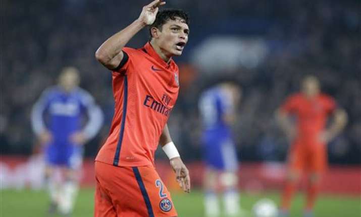 psg ousts chelsea on away goals with 10 men to reach qfs