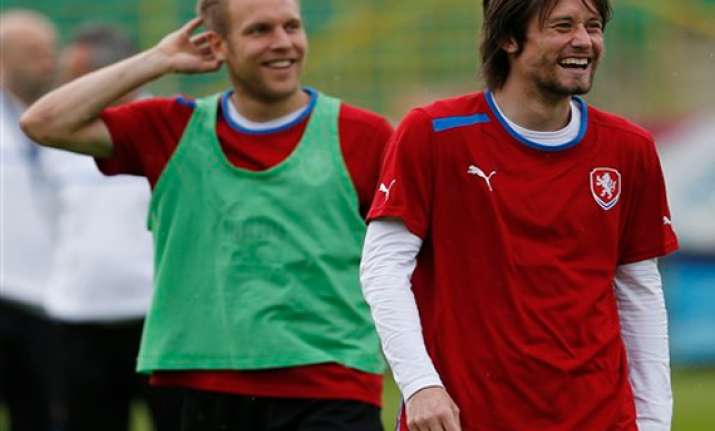 injured rosicky not ready to start euro quarters