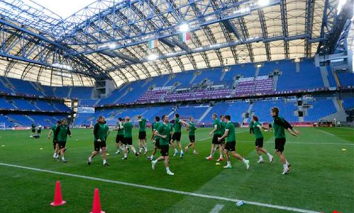 ireland to wear black armbands against italy