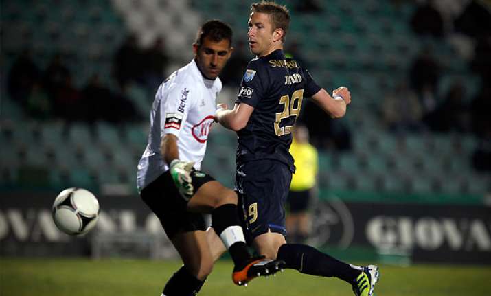 janko leads porto past setubal 3 1 in portugal