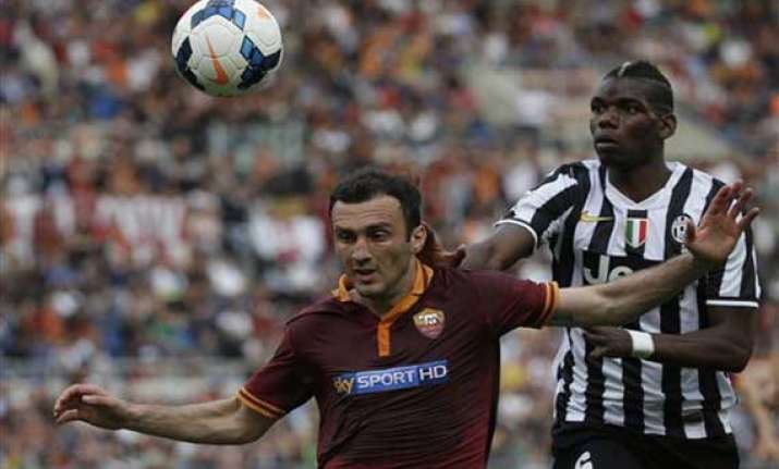 juventus beats roma 1 0 to set new serie a record