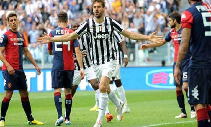 juventus beats cagliari to set new points record