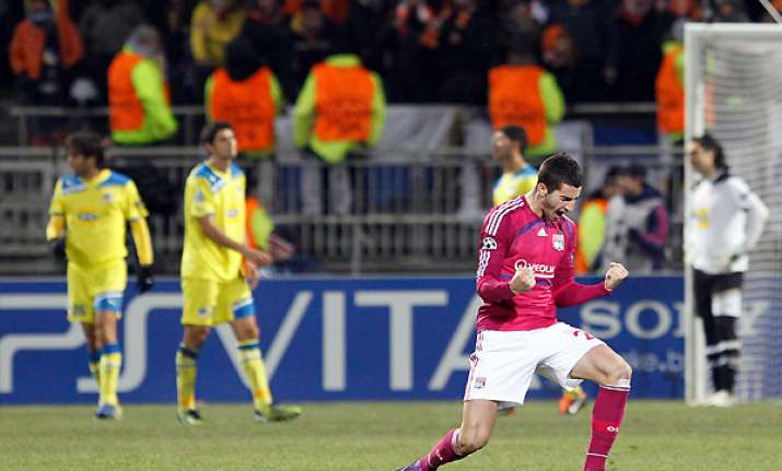 lyon beats apoel nicosia 1 0 in champions league
