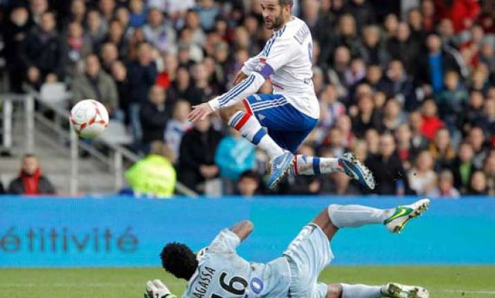 lyon cruises to 3 0 win to go top marseille loses