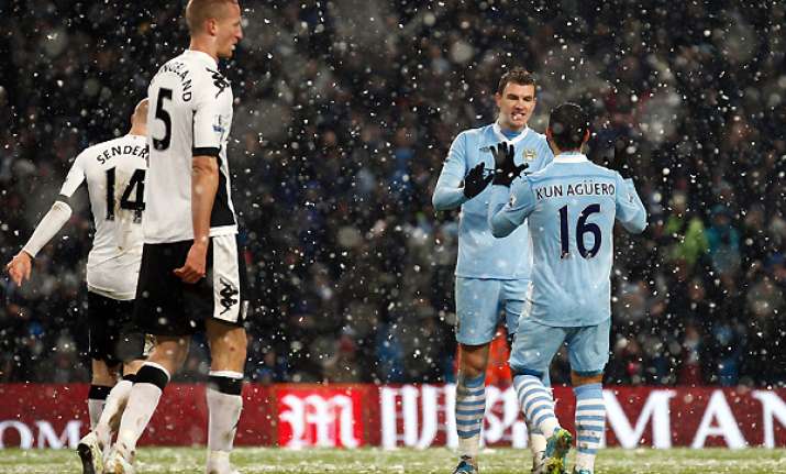 manchester city cruise to 3 0 win over fulham