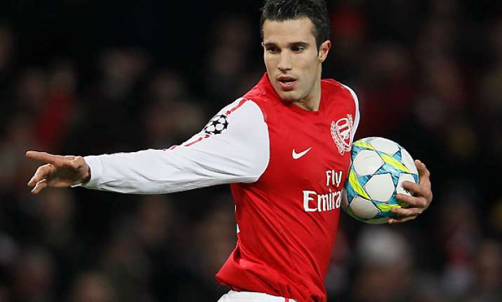 manchester city is interested in signing van persie