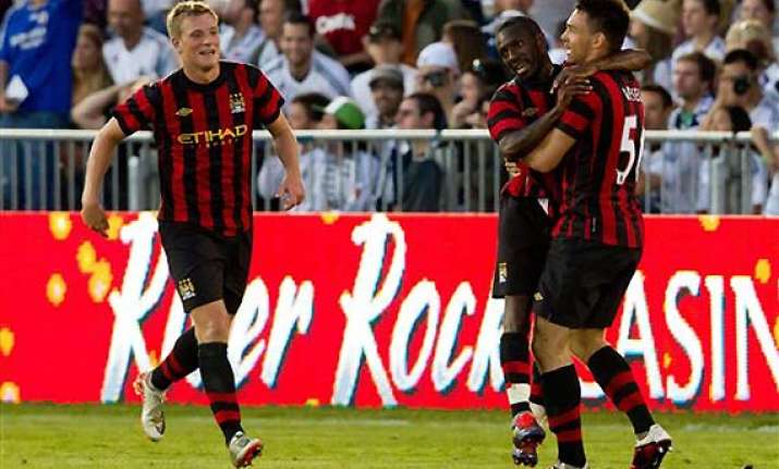 manchester city beats whitecaps 2 1 in vancouver
