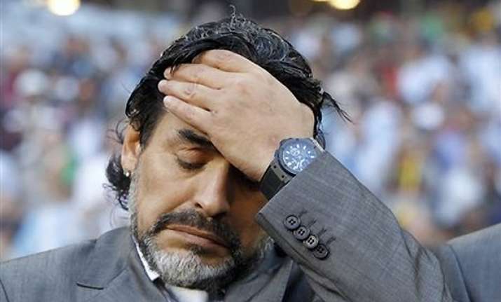 maradona arrives home after mother s death