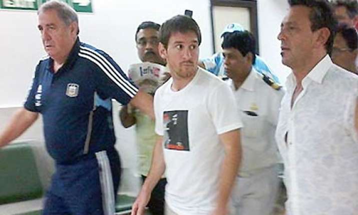 lionel messi mesmerizes fans in kolkata