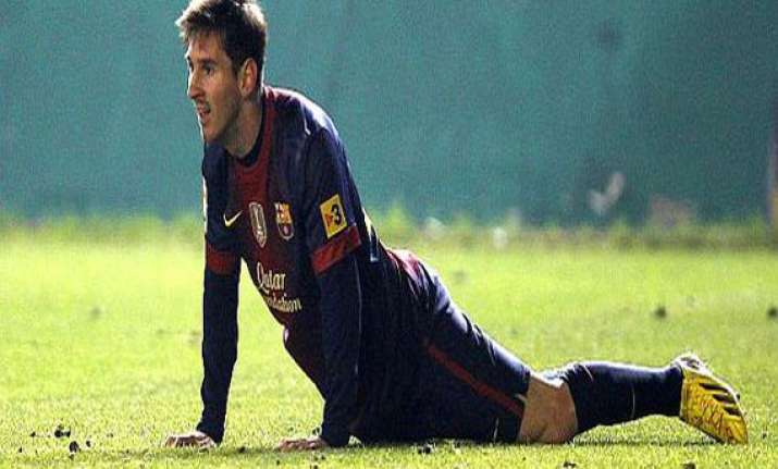 messi signs renews contract with barcelona