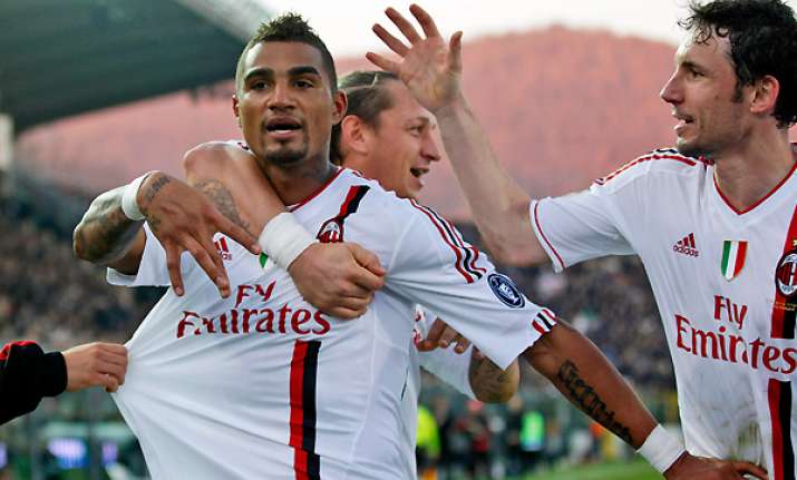 milan juventus win to stay joint top of serie a