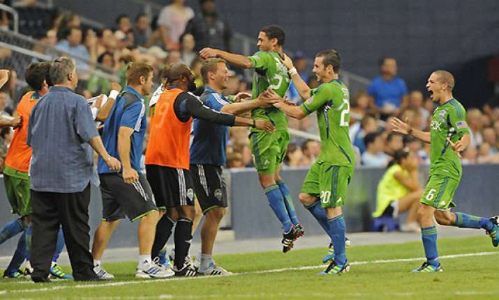 neagle s hat trick powers sounders past crew 6 2