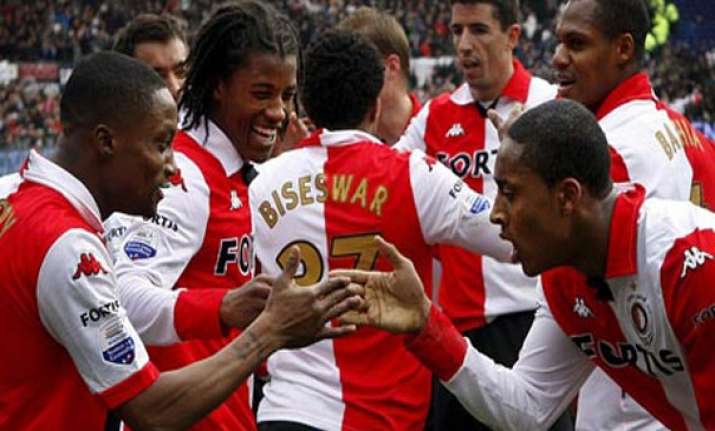 psv celtic advance in champions league qualifying