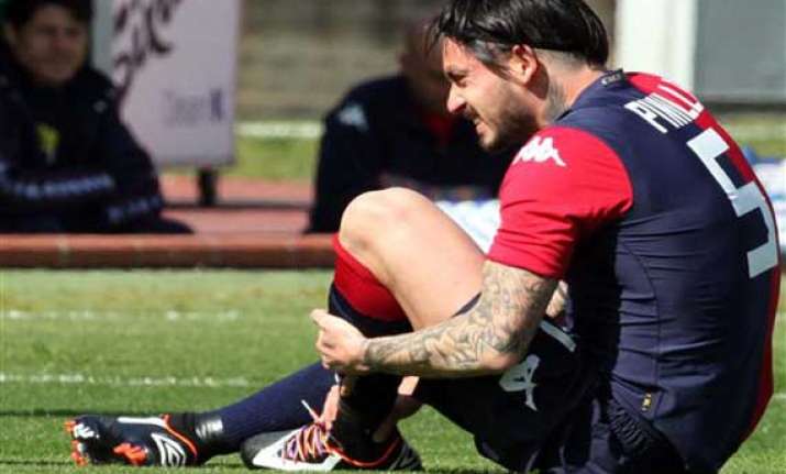 players wear rainbow laces in anti homophobia move