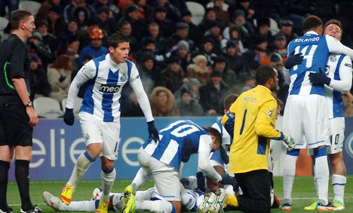porto wins in ukraine keeps qualifying bid alive