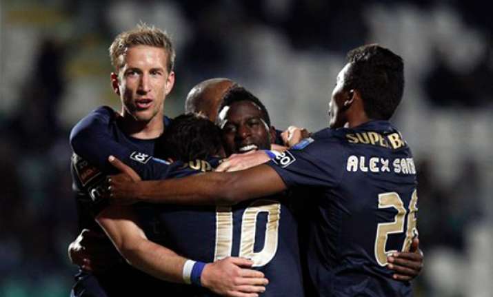 porto wins 2 0 stays top of portuguese league
