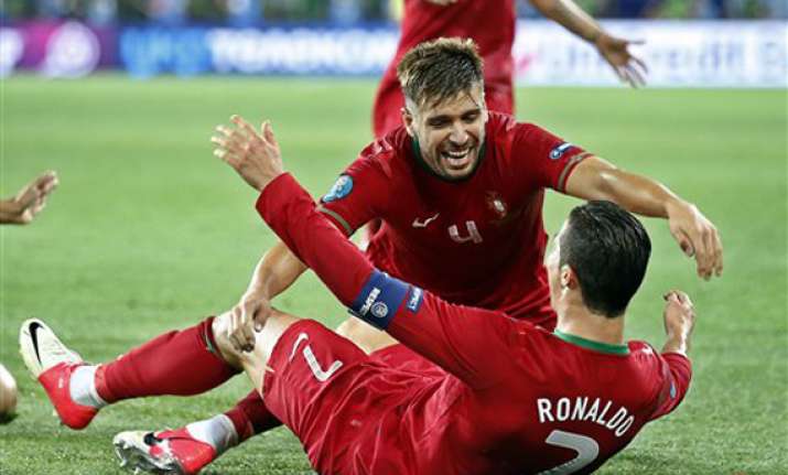 portugal beats netherlands 2 1 at euro 2012