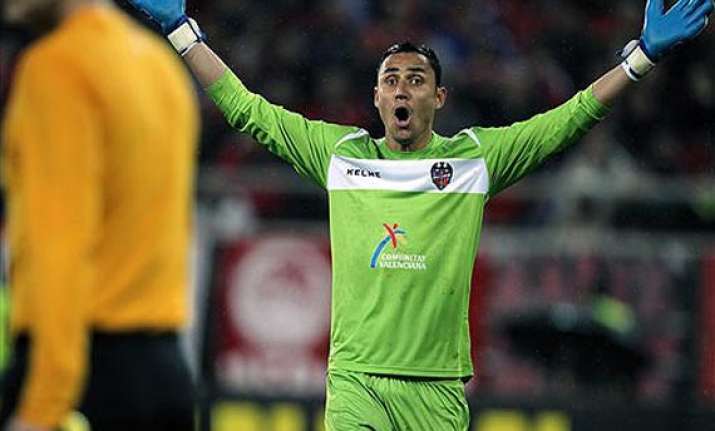 real madrid signs costa rica goalkeeper keylor navas