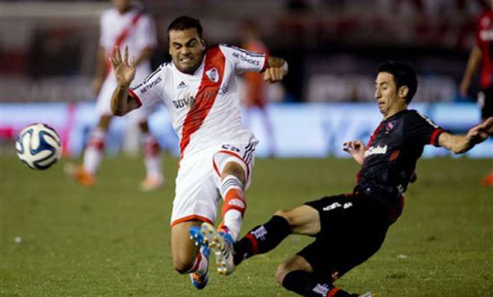 river plate moves into top spot in argentina