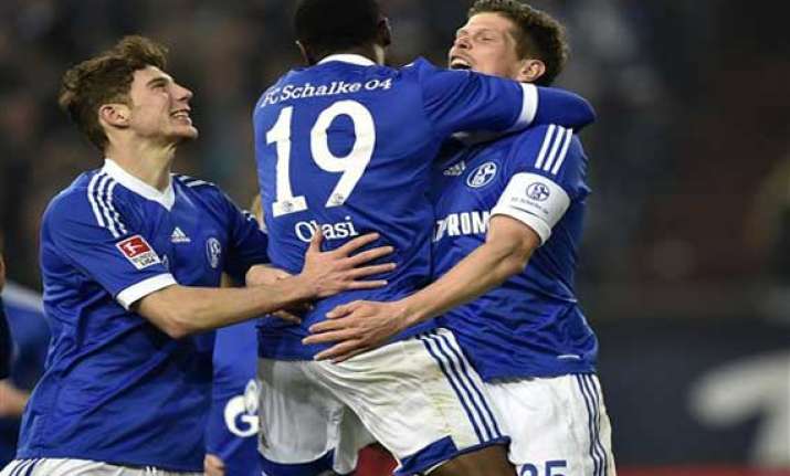 schalke beats hertha 2 0 to go 2nd in bundesliga