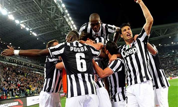 serie a juventus celebrates title by beating atalanta 1 0