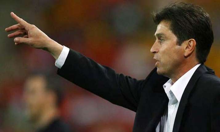 sydney extends coach farina s contract by 2 years