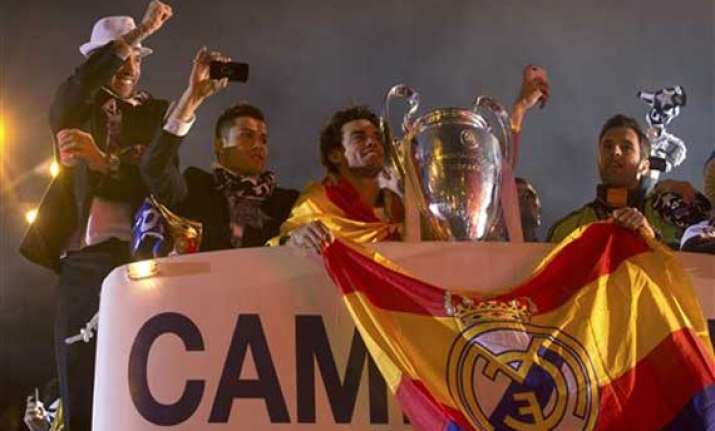 thousands celebrate real s champions league title