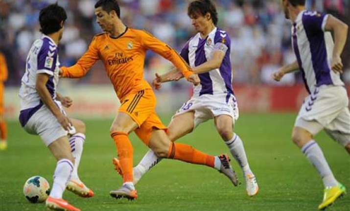 valladolid spoils madrid s title hopes with draw
