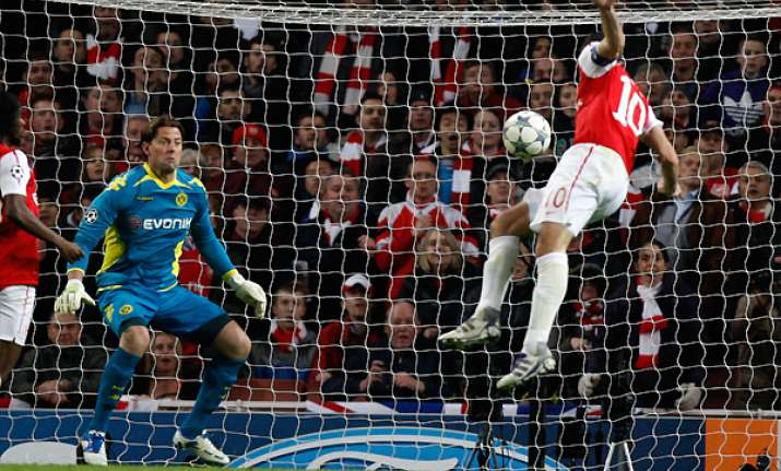 van persie secures arsenal s champions league pass