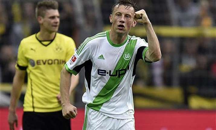 veteran striker ivica olic extends wolfsburg stay