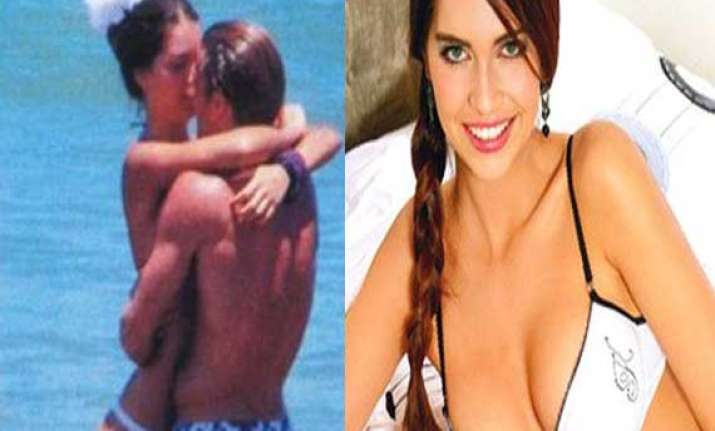 watch pics of hot zaira nara ex girlfriend of footballer