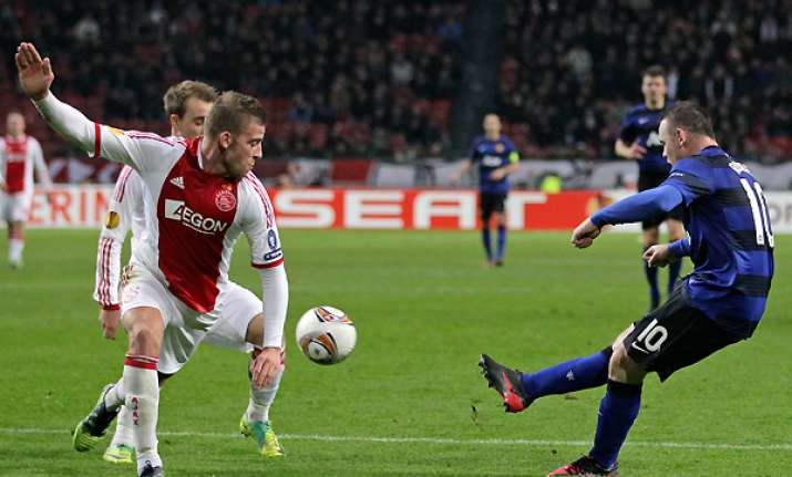 young hernandez score as manchester united beats ajax 2 0