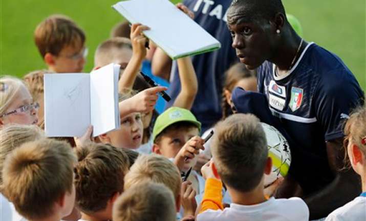peter pan balotelli cool before england match