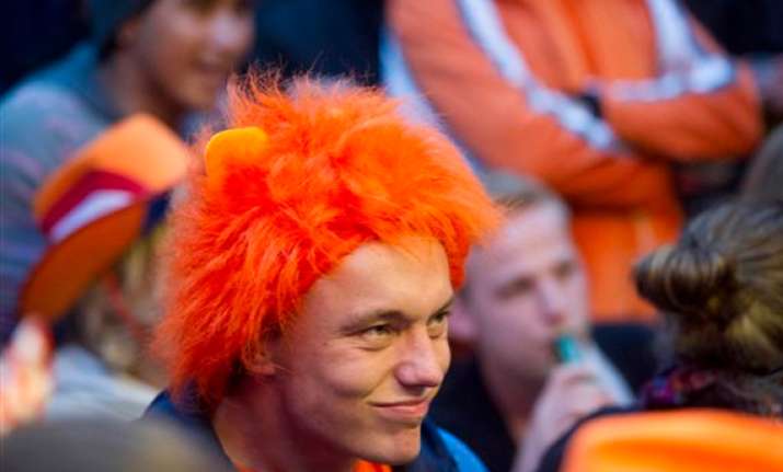 2nd loss puts dutch backs against the wall