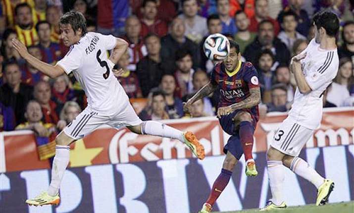 800 defend fan who taunted alves with banana